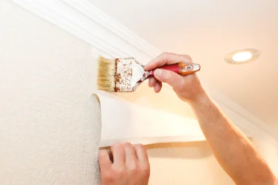 Pose de papier peint à Venasque — revêtements muraux et toiles de verre